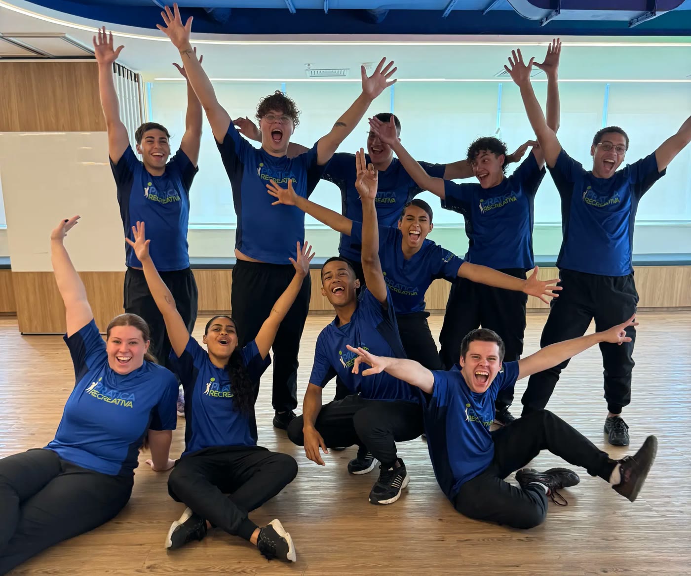 Equipe de recreadores da Prática Recreativa treinada e uniformizada
